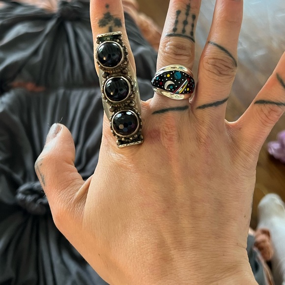 ONE OF A KIND Tibetan silver large statement ring with black stones - Picture 2 of 7